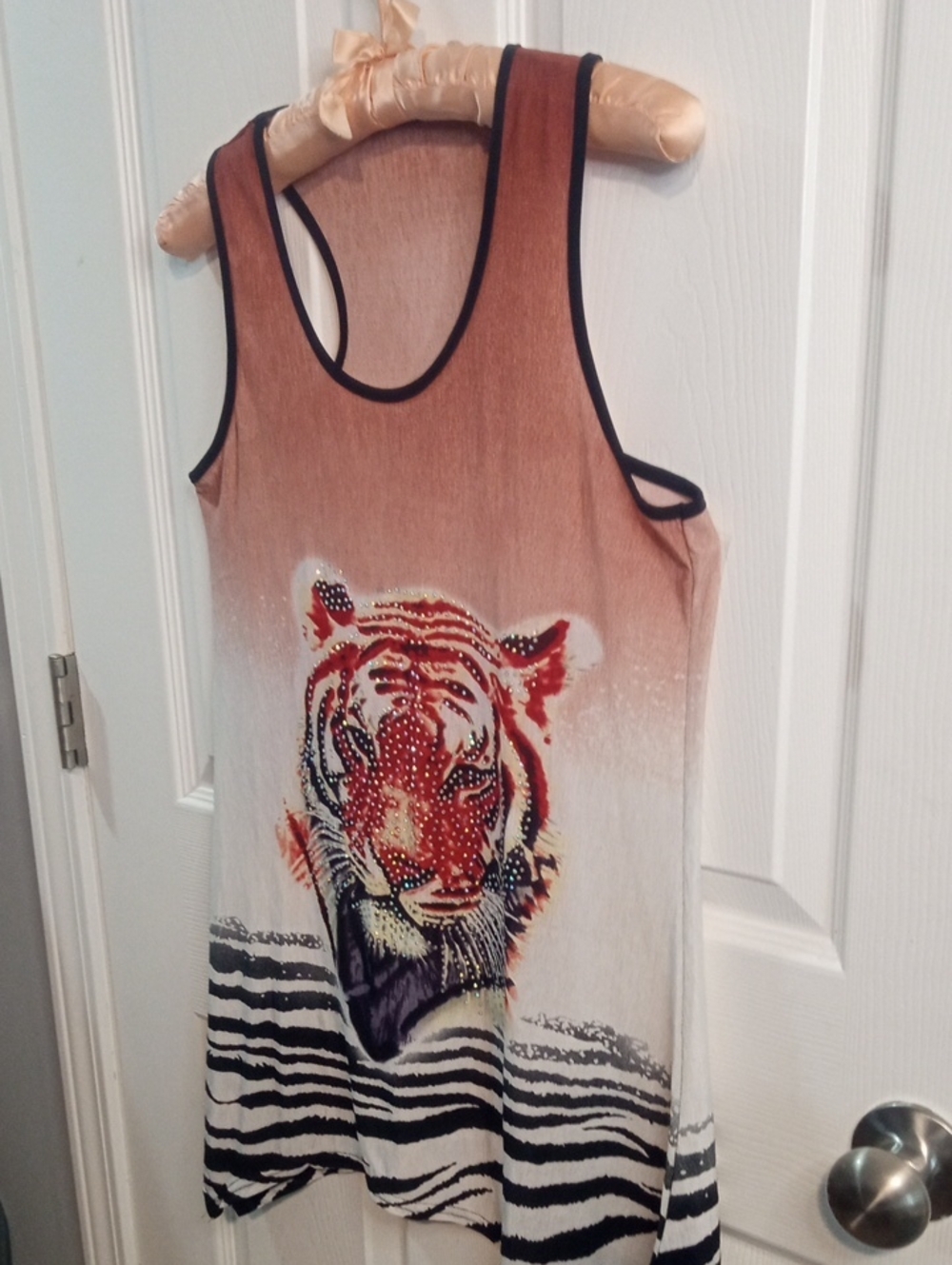 RHINESTONE TINGER PRINT SILK TANK - Picture 4 of 6
